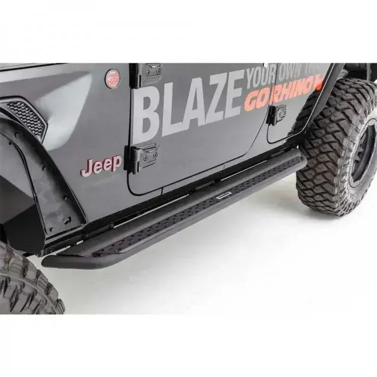 BOČNÍ NÁŠLAPY Go Rhino Dominator Xtreme DSS